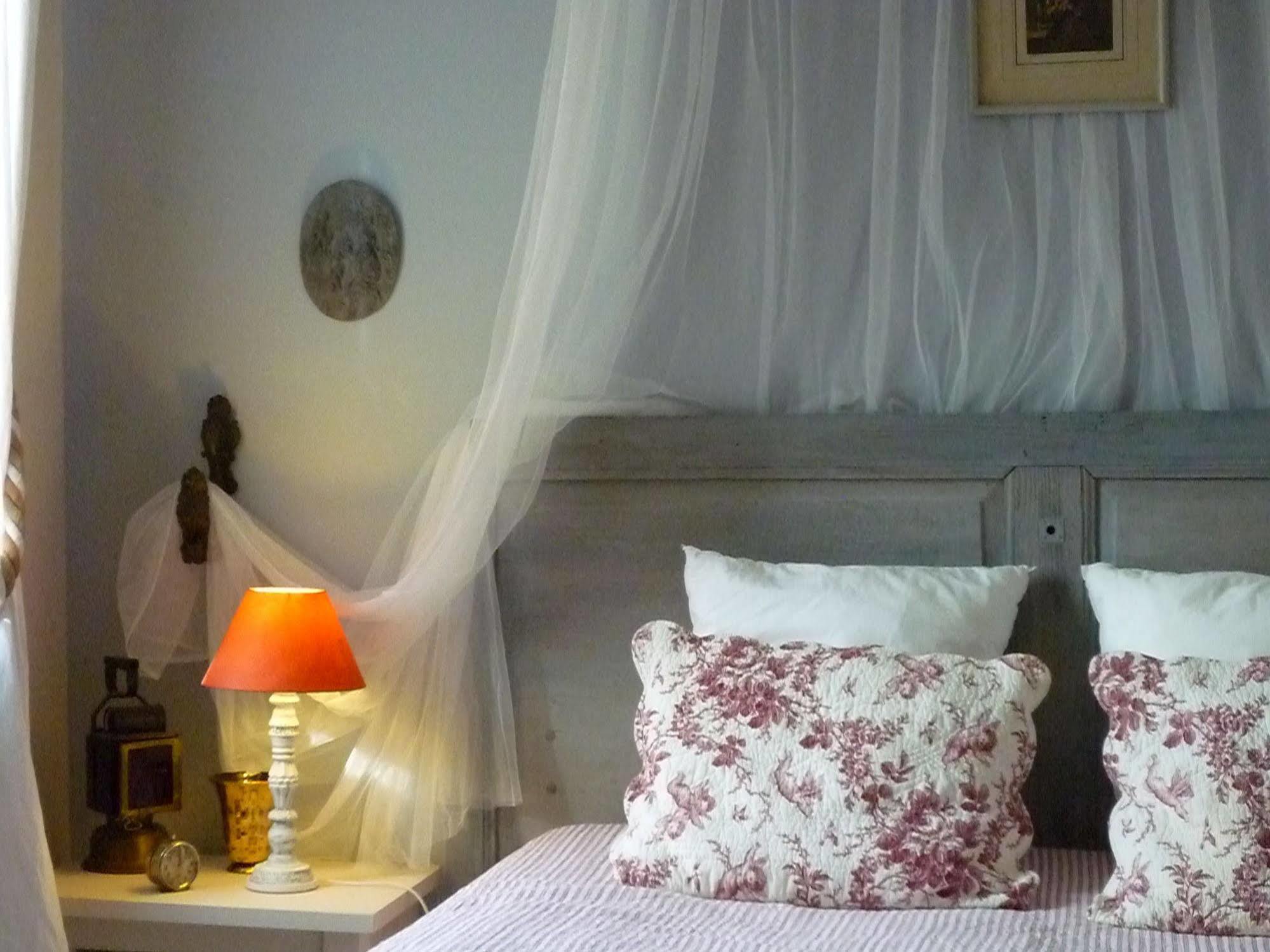 L'Ile Aux Mimosas Bed & Breakfast Tautavel Екстериор снимка