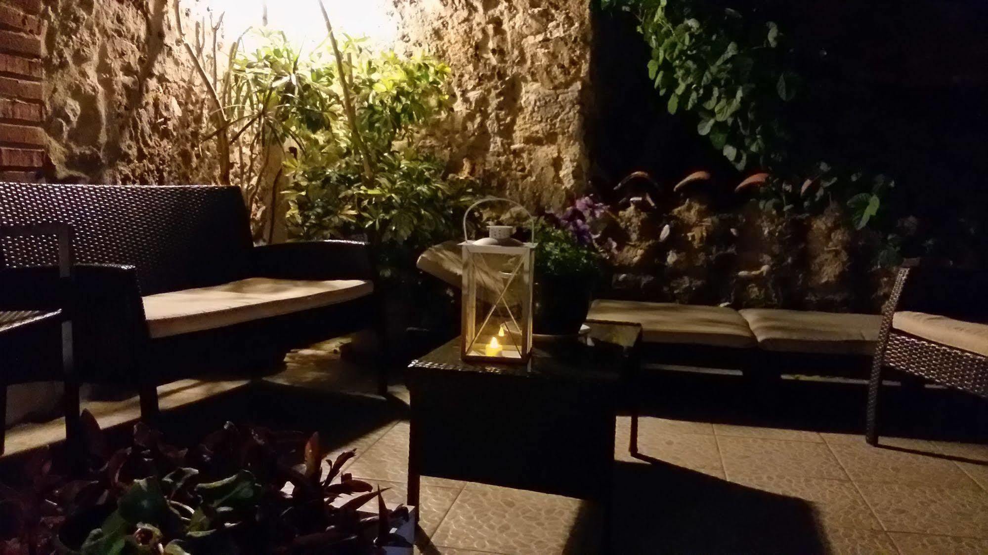 L'Ile Aux Mimosas Bed & Breakfast Tautavel Екстериор снимка